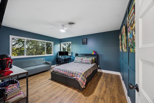 Building Photo - 6407 Lynn Ln