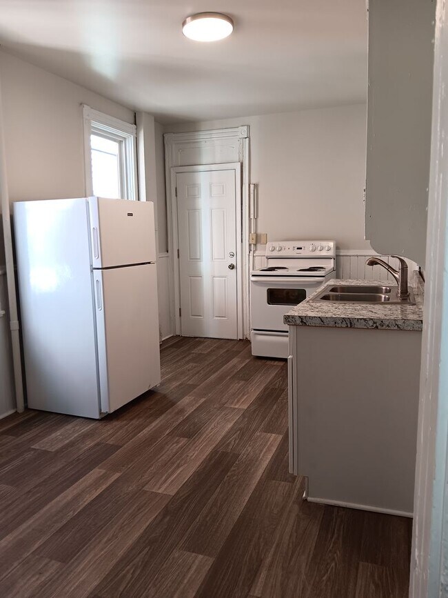 Building Photo - Charming 3BR Townhouse in Cabbage Hill - Section 8 Approved!