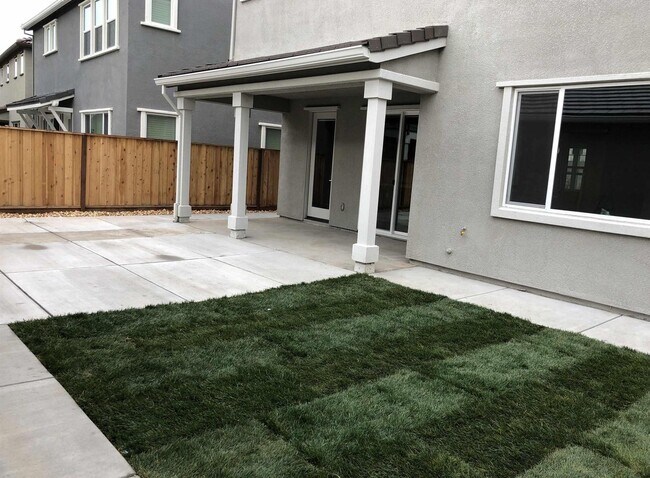 Building Photo - Spacious 4BD/3.5BA Two-Story Home in Mount...
