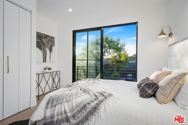 Building Photo - 12672 Stanwood Dr