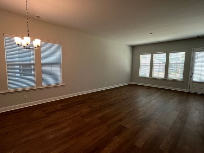 Building Photo - Stunning 4 Bedroom 4.5 Bath Home In Summer...