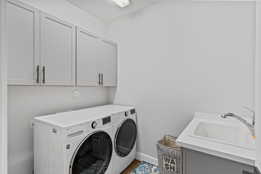 Building Photo - 4022 Large Leaf Ln