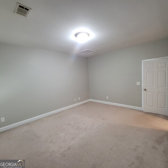Building Photo - 114 Lakeview Estates Dr