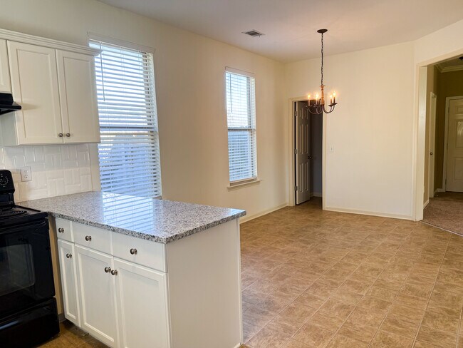 Building Photo - 1252 Washington Dr