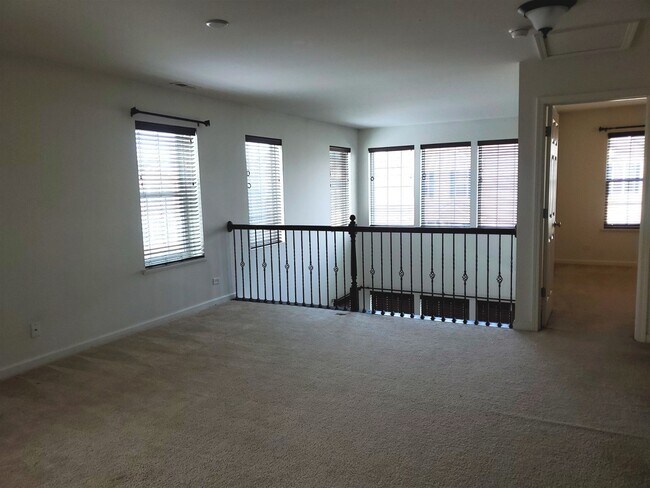 Building Photo - 10070 Cummings St