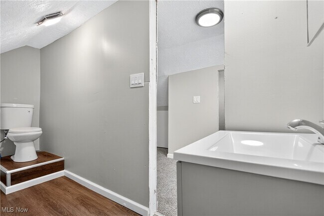 Building Photo - 13608 Earlwood Rd