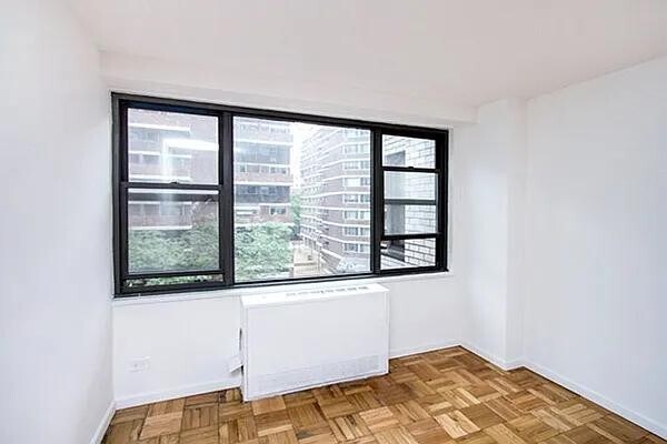 Building Photo - 320 E 23rd St