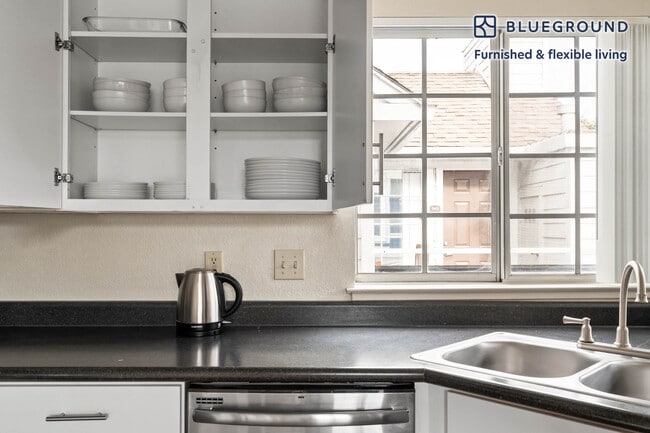 Building Photo - 541 Cutwater Ln