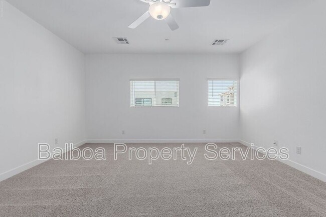 Building Photo - 1318 S 105th Pl