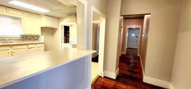 Building Photo - Spacious Four-Bedroom near Plaza District