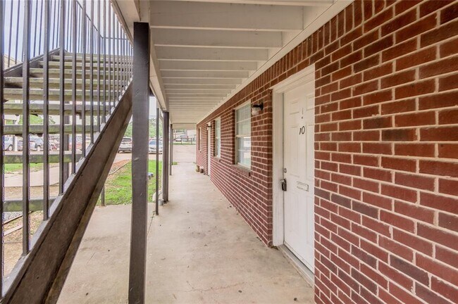 Building Photo - 600 Palm St
