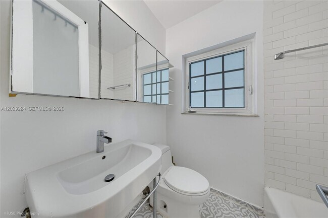Building Photo - 439 15th St