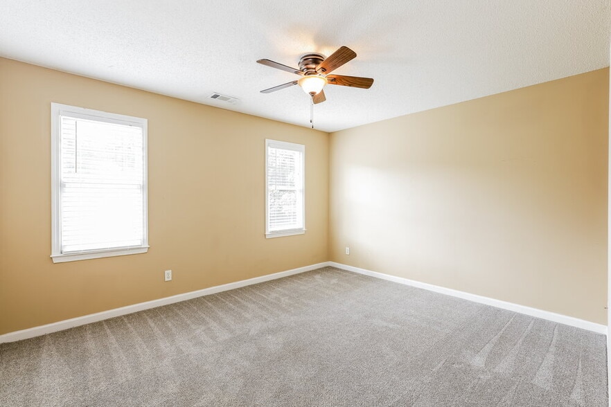 Building Photo - 815 Tynsdale Dr