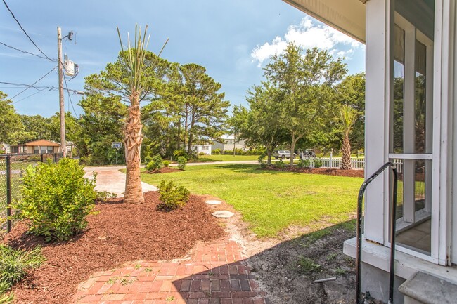 Building Photo - CAROLINA BEACH - Only 4 blocks to the beach!