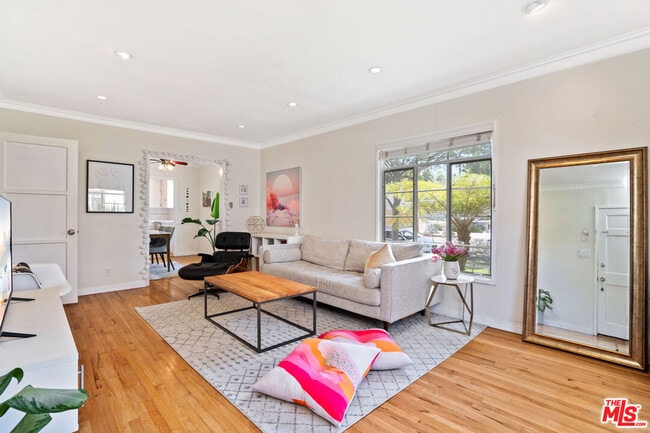 Building Photo - 474 S Roxbury Dr