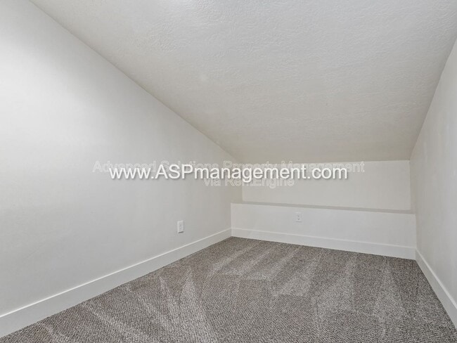 Building Photo - 567 S 800 E