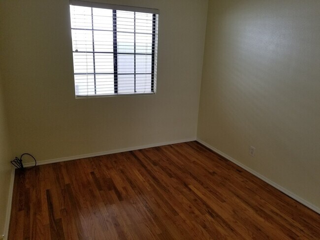 Building Photo - 3-Bedroom Home with Bonus Space | South Redondo Beach | Near Coast