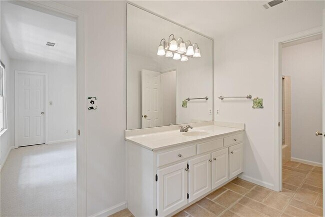 Building Photo - 80 Cliffcreek Trce NE