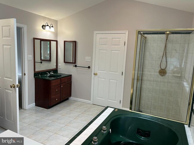 Building Photo - 114 Lenape Dr