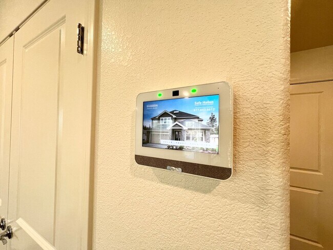 Building Photo - 2625 Dahlia Fls Ave