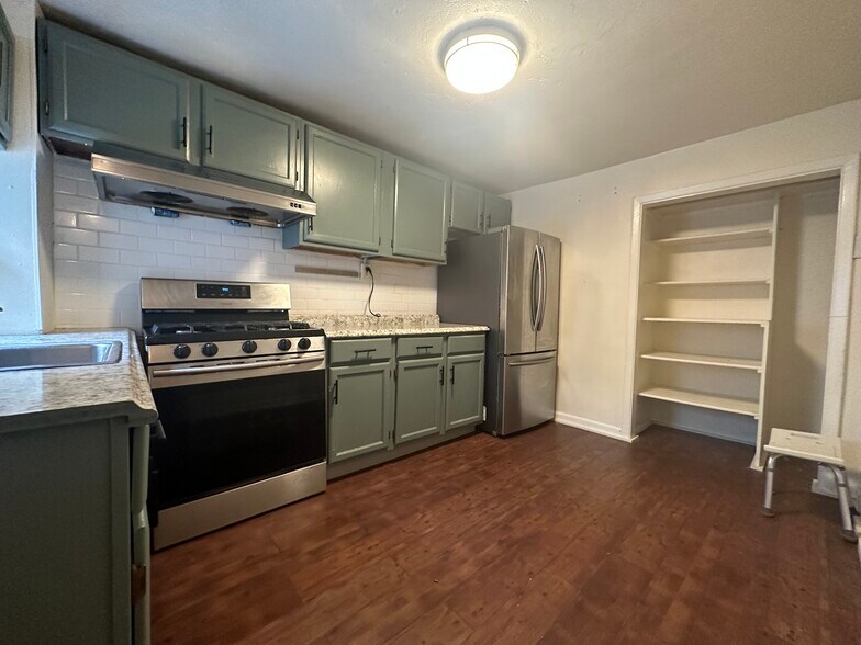 Primary Photo - 917 Ellsworth St