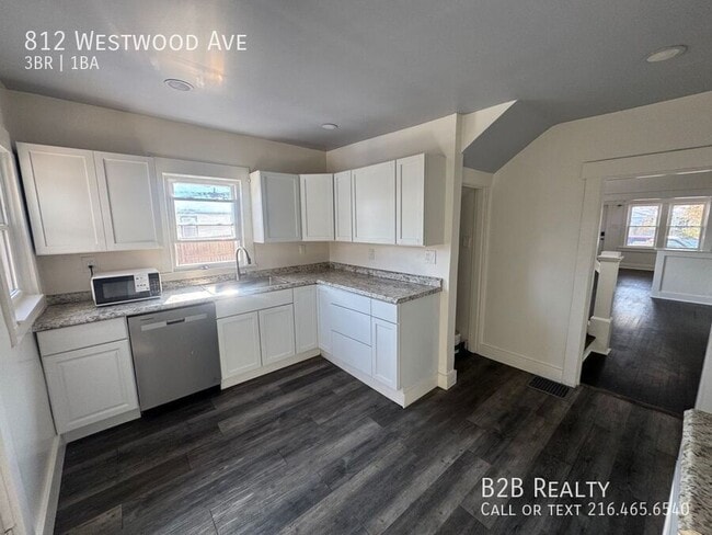 Building Photo - 812 Westwood Ave