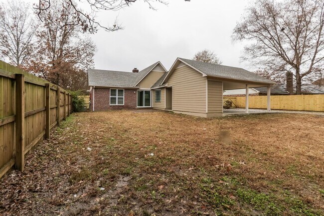 Building Photo - 4652 Benoit Dr