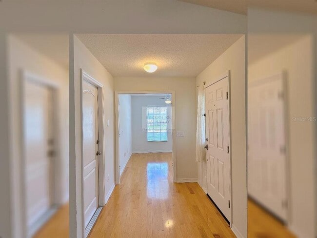 Building Photo - 7851 Foxgrove Dr