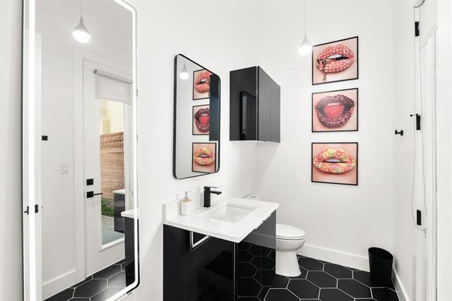 Building Photo - 4811 Cowan Ave