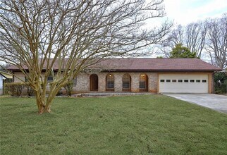 Building Photo - 457 Castleaire Dr SW