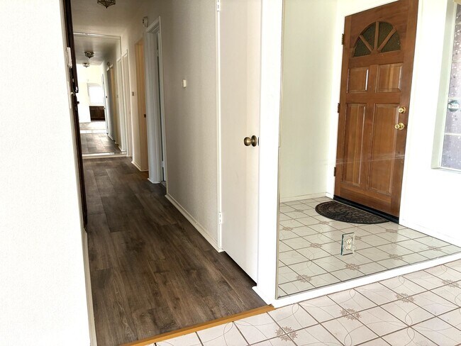 Building Photo - GREAT NEIGHBORHOOD IN RIALTO HILLS 4BED+2BATH