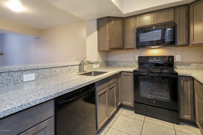 Building Photo - 4021 N Weimer Pl
