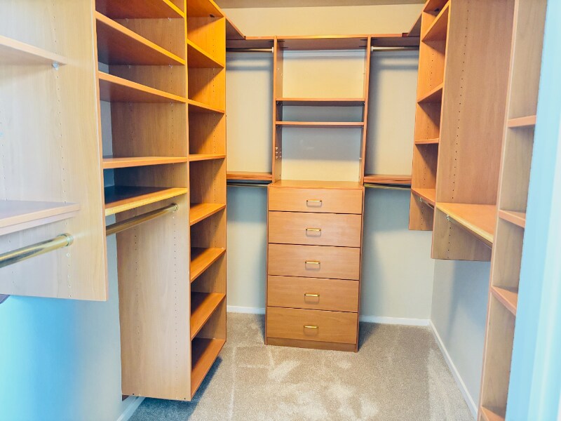 Building Photo - 242 N San Pedro Rd