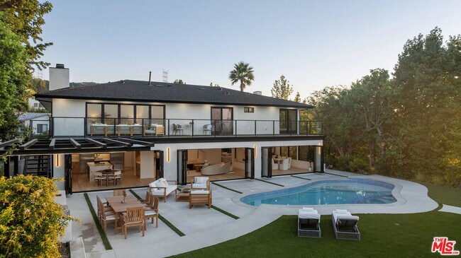 Building Photo - 18101 Green Meadow Dr