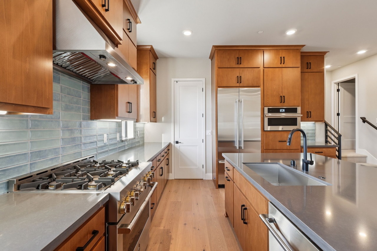 Kitchen - 137 8th St