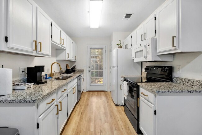 Building Photo - 1308 W Brevard St