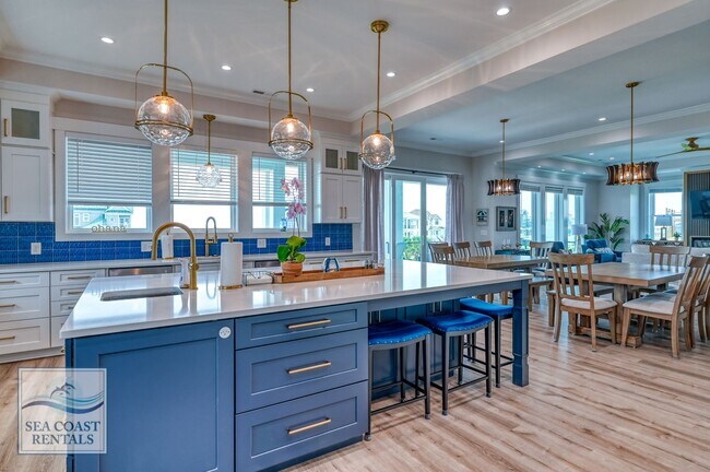 Building Photo - OFF-SEASON MONTHLY RENTAL - IT'S A BIG DILL!!