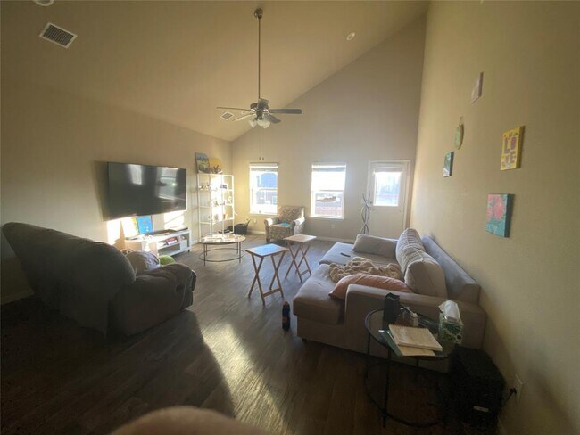Building Photo - 11125 Furrow Hill Dr