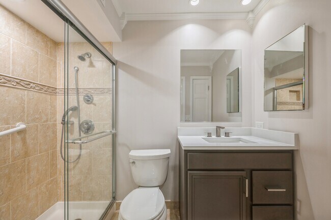 Building Photo - 563 Shorely Dr