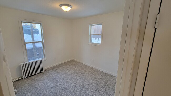 Building Photo - Chisholm Duplex