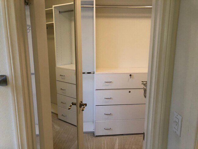 Master bedroom Closet - 61 Keepsake