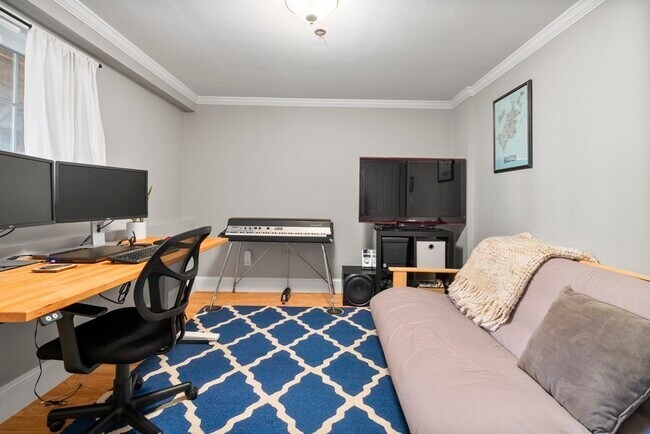 Building Photo - 10 S Sydney St