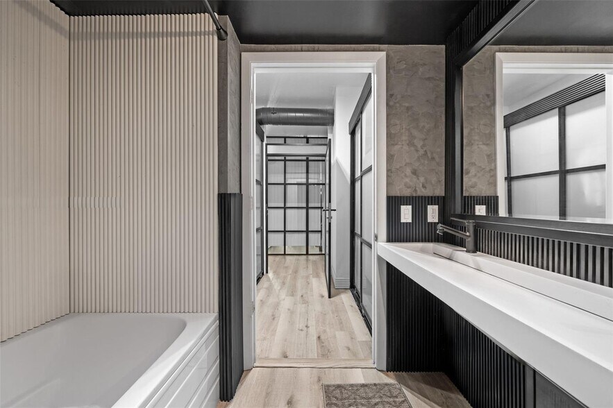 Building Photo - 690 SW 1st Ct