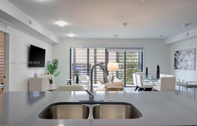 Building Photo - 2955 Bird Ave