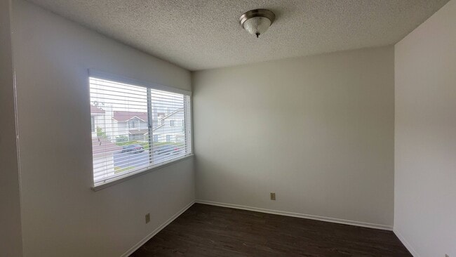 Building Photo - 2 Bdrm Condo in the Gated Saratoga Community