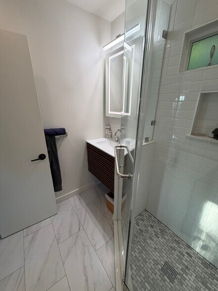 Building Photo - 6124 Glen Tower St