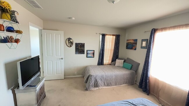 Building Photo - 7632 Sandy Springs Point