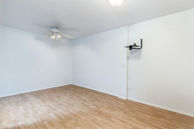 Building Photo - 2620 Camden Dr