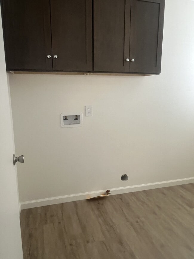 Building Photo - 841 S E St