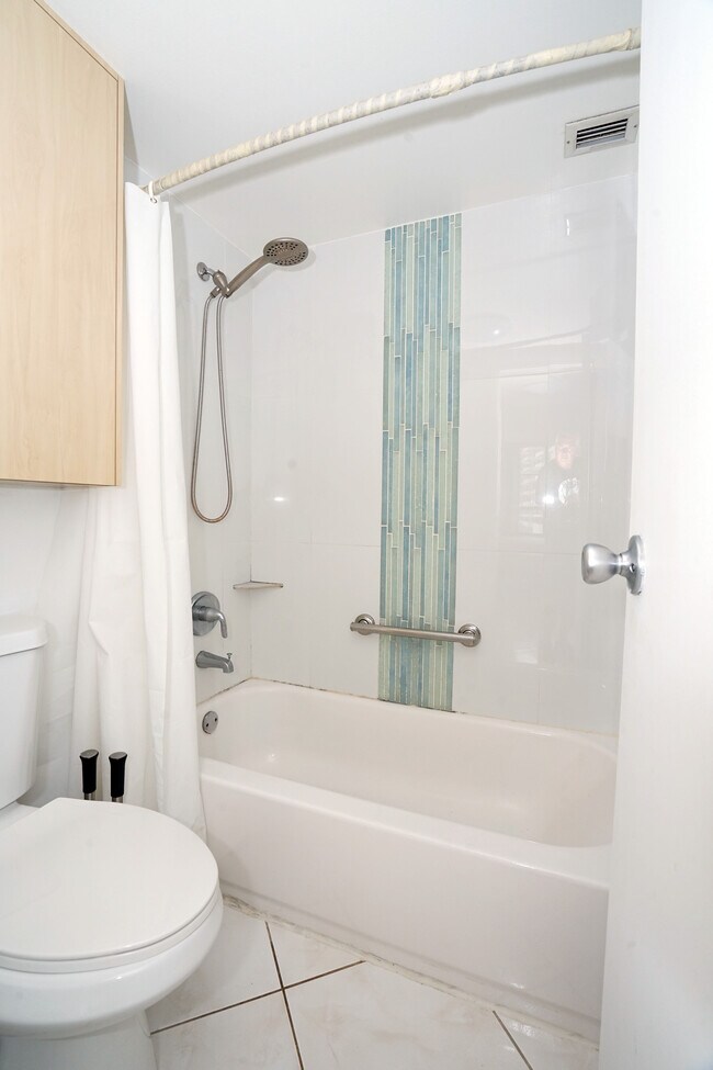 Building Photo - 600 Three Islands Blvd